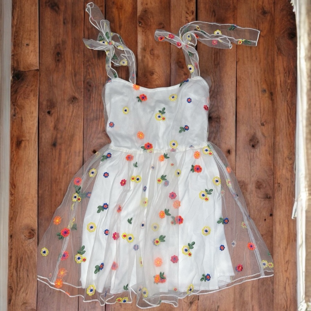 Floral Embroidered Mini Dress - White